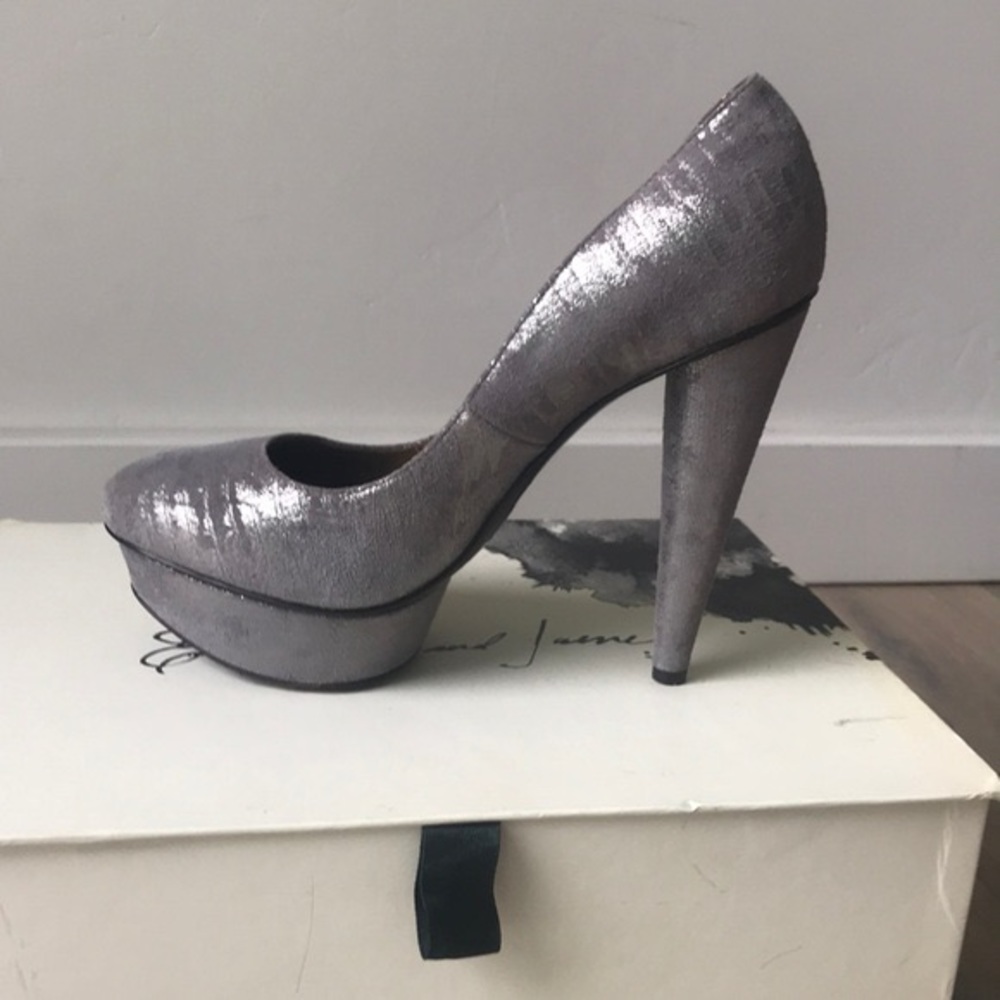 ELIZABETH AND JAMES SILVER SNAKE PLATFORM PUMP SZ9